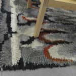 592 2242 LONG-PILE RUG